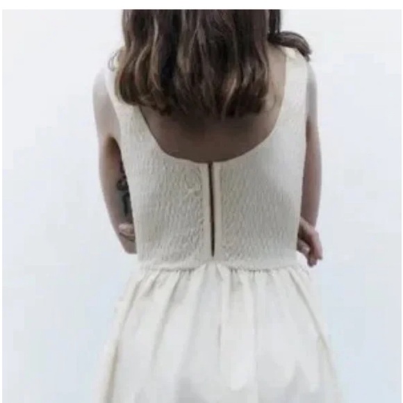 ZARA WHITE DRESS. TRENDING & CLASSIC - Picture 3 of 4